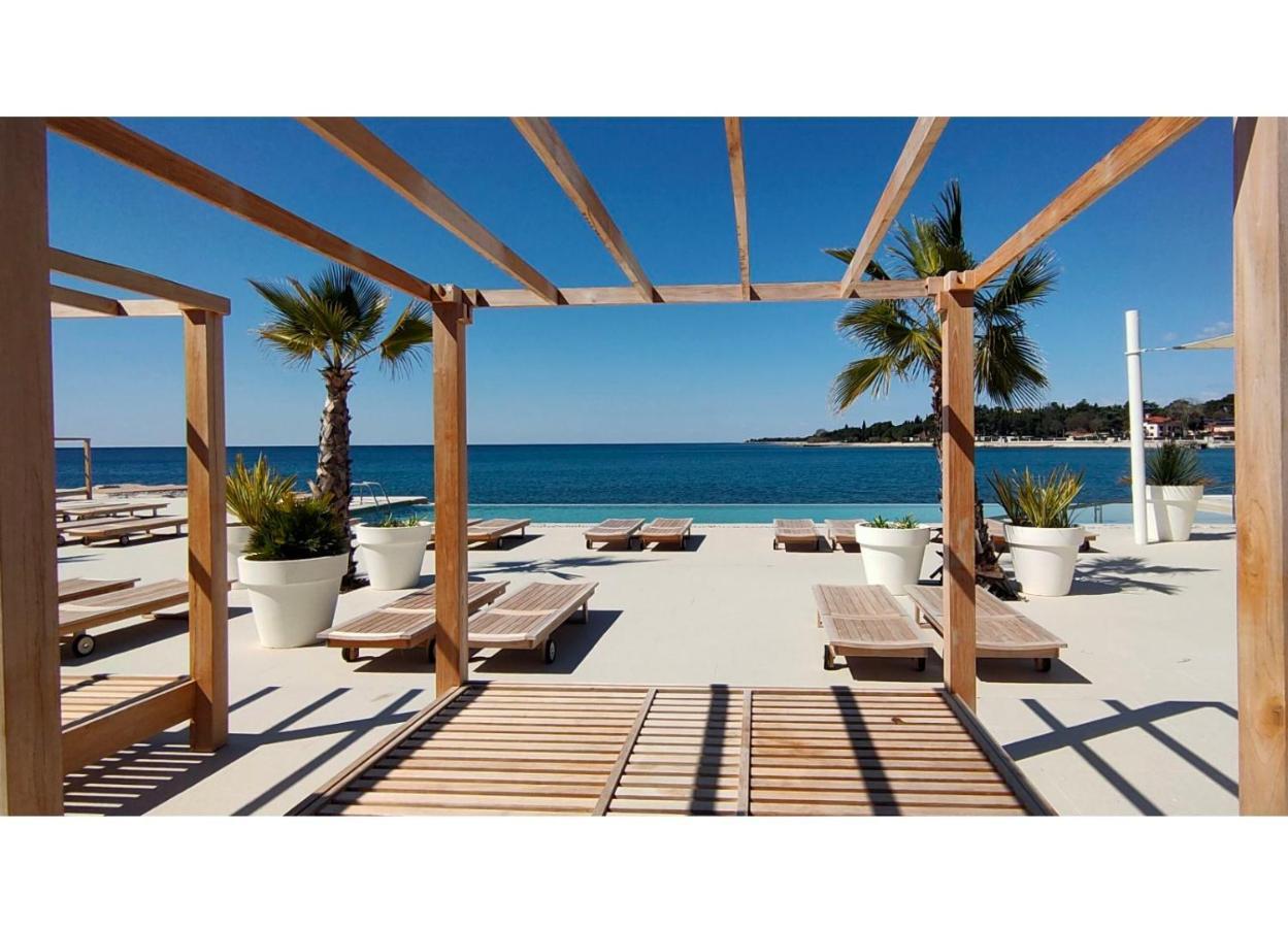 New!!! New Riva Luxury One - With Sunny Terrace & Big Garden Lägenhet Poreč Exteriör bild