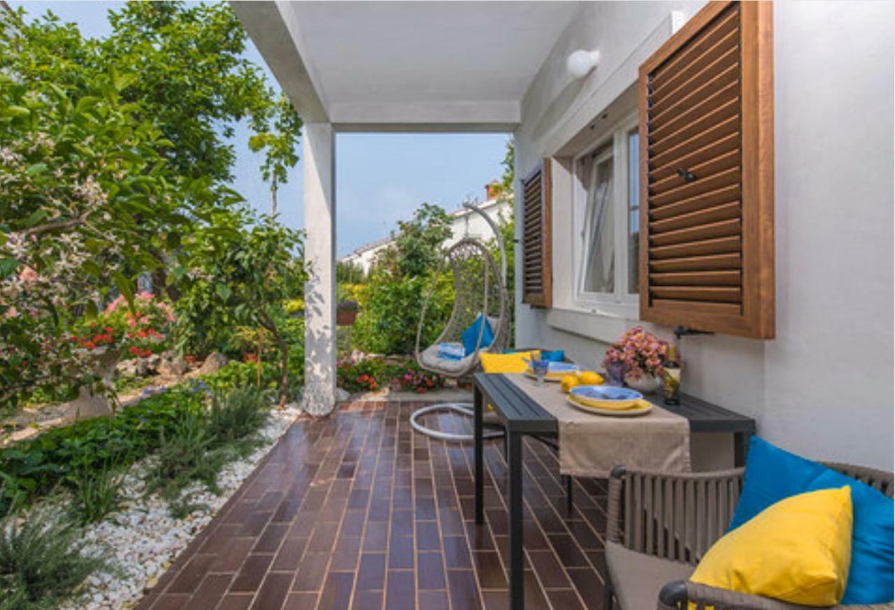 New!!! New Riva Luxury One - With Sunny Terrace & Big Garden Lägenhet Poreč Exteriör bild